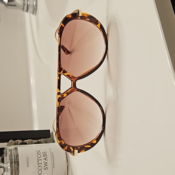 Sunglasses - Picture 5 of 7